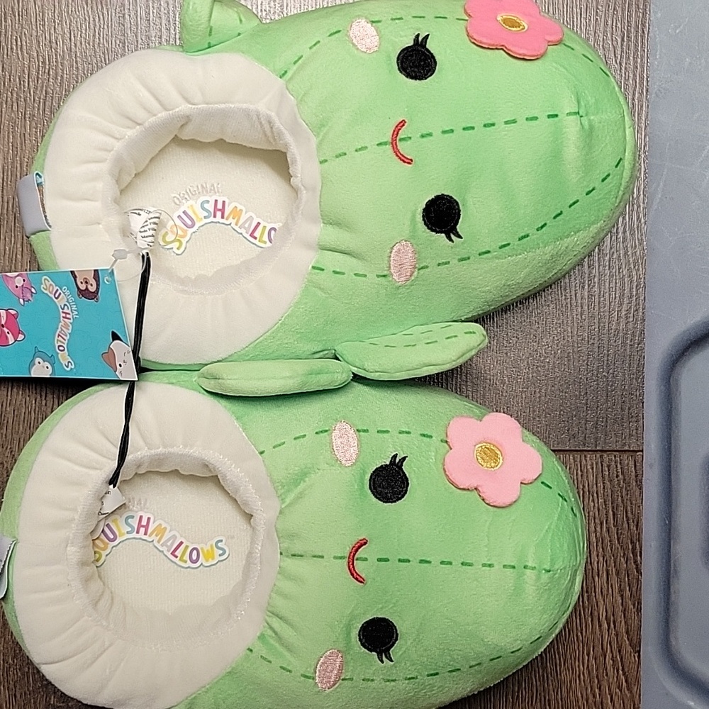 Squishmallow Maritza the cactus slippers Girls size 2-3 NWT